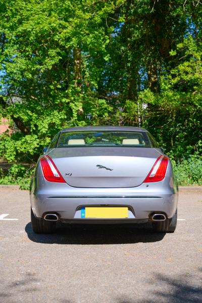 2012 Jaguar XJ Premium Luxury V8