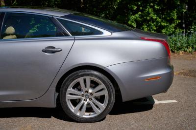 2012 Jaguar XJ Premium Luxury V8