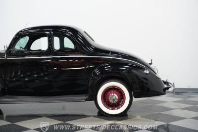 1940 Ford Deluxe 5 Window Coupe
