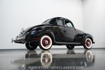 1940 Ford Deluxe 5 Window Coupe