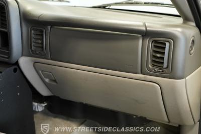 2004 Chevrolet Suburban 2500 4X4