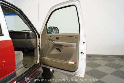 2004 Chevrolet Suburban 2500 4X4