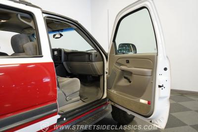 2004 Chevrolet Suburban 2500 4X4