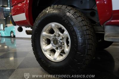 2004 Chevrolet Suburban 2500 4X4