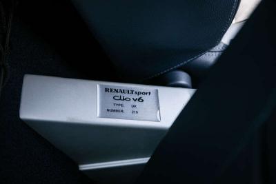 2002 Renault CLIO V6