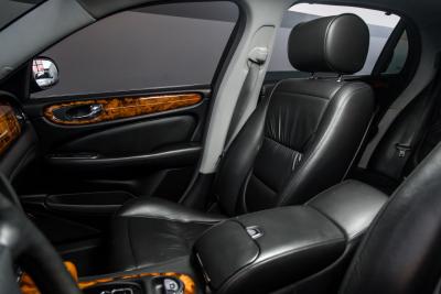 2005 Jaguar XJ SUPER V8