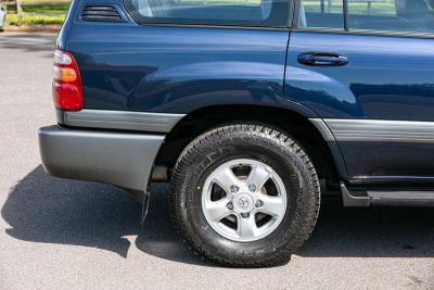 2000 Toyota LAND CRUISER AMAZON