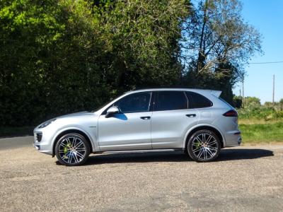 2017 Porsche 3.0 V6 E-Hybrid S Platinum Edition TiptronicS 4WD Euro 6 (s/s) 5dr