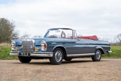 1963 Mercedes - Benz (W111) 220 SE Cabriolet