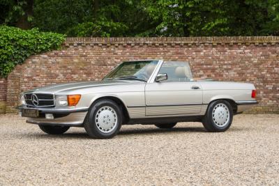 1988 Mercedes - Benz 560 SL &ldquo;Rauchsilber with Palomino interior&rdquo;