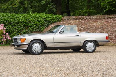 1988 Mercedes - Benz 560 SL &ldquo;Rauchsilber with Palomino interior&rdquo;