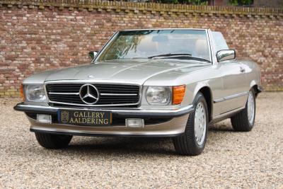 1988 Mercedes - Benz 560 SL &ldquo;Rauchsilber with Palomino interior&rdquo;