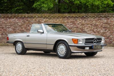 1988 Mercedes - Benz 560 SL &ldquo;Rauchsilber with Palomino interior&rdquo;