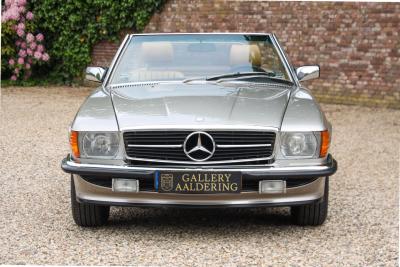 1988 Mercedes - Benz 560 SL &ldquo;Rauchsilber with Palomino interior&rdquo;
