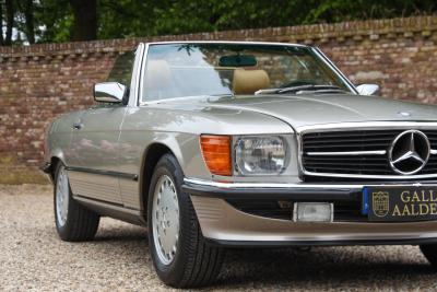 1988 Mercedes - Benz 560 SL &ldquo;Rauchsilber with Palomino interior&rdquo;