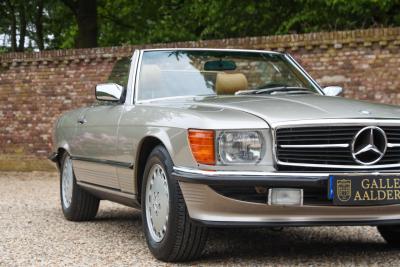 1988 Mercedes - Benz 560 SL &ldquo;Rauchsilber with Palomino interior&rdquo;