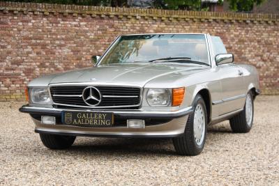 1988 Mercedes - Benz 560 SL &ldquo;Rauchsilber with Palomino interior&rdquo;
