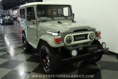 1977 Toyota FJ40 Land Cruiser
