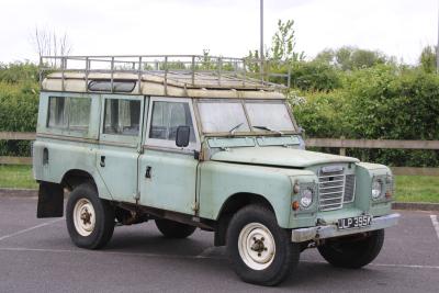 1971 Land Rover 2A 109'' STATION WAGON SAFARI ROOF