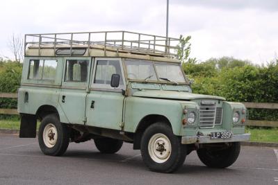 1971 Land Rover 2A 109'' STATION WAGON SAFARI ROOF