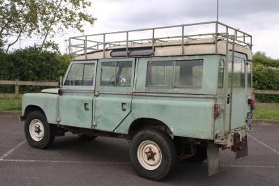 1971 Land Rover 2A 109'' STATION WAGON SAFARI ROOF