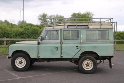 1971 Land Rover 2A 109'' STATION WAGON SAFARI ROOF