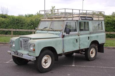 1971 Land Rover 2A 109'' STATION WAGON SAFARI ROOF