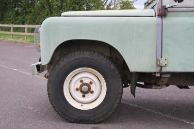 1971 Land Rover 2A 109'' STATION WAGON SAFARI ROOF