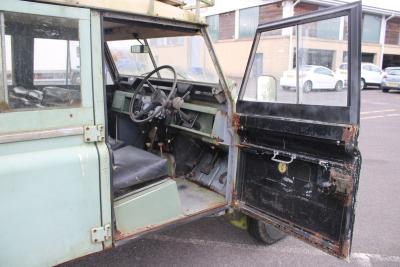 1971 Land Rover 2A 109'' STATION WAGON SAFARI ROOF