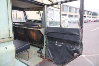 1971 Land Rover 2A 109'' STATION WAGON SAFARI ROOF