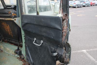 1971 Land Rover 2A 109'' STATION WAGON SAFARI ROOF