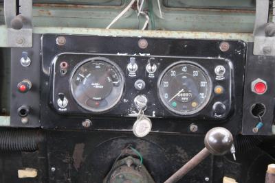 1971 Land Rover 2A 109'' STATION WAGON SAFARI ROOF