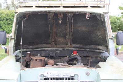 1971 Land Rover 2A 109'' STATION WAGON SAFARI ROOF