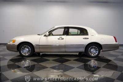 2000 Lincoln Town Car Signature Series
