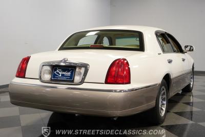 2000 Lincoln Town Car Signature Series