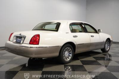 2000 Lincoln Town Car Signature Series