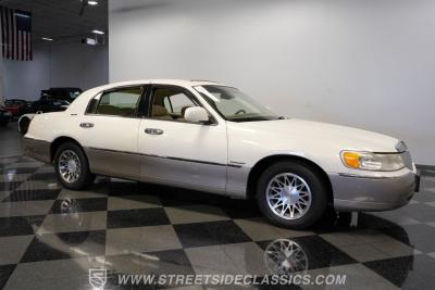 2000 Lincoln Town Car Signature Series