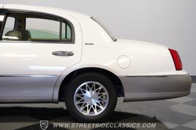 2000 Lincoln Town Car Signature Series