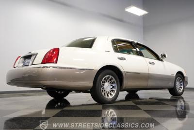 2000 Lincoln Town Car Signature Series
