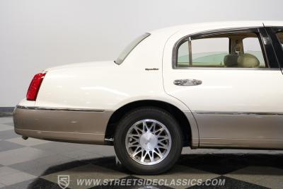 2000 Lincoln Town Car Signature Series