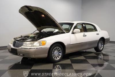 2000 Lincoln Town Car Signature Series