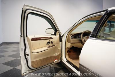 2000 Lincoln Town Car Signature Series