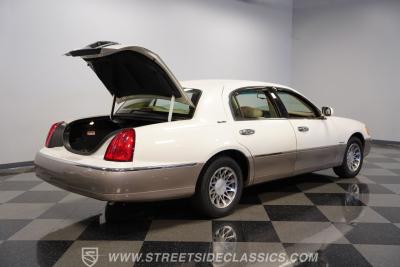 2000 Lincoln Town Car Signature Series