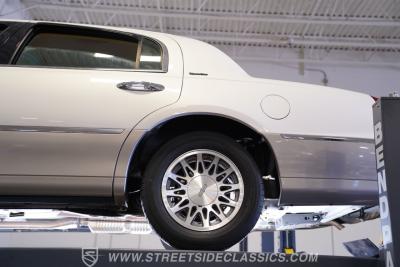 2000 Lincoln Town Car Signature Series