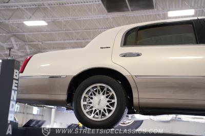 2000 Lincoln Town Car Signature Series