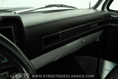 1986 GMC C1500 Sierra Classic Restomod