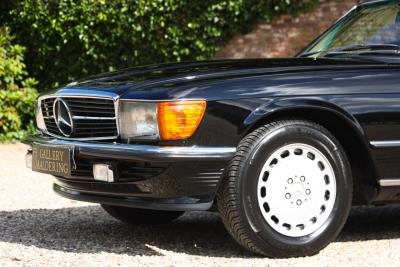 1986 Mercedes - Benz 420 SL &ldquo;The hidden strip is still there&rdquo;