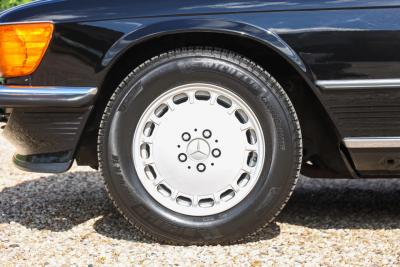 1986 Mercedes - Benz 420 SL &ldquo;The hidden strip is still there&rdquo;