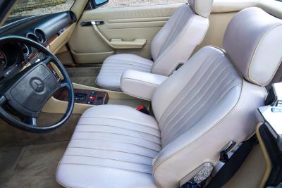1986 Mercedes - Benz 420 SL &ldquo;The hidden strip is still there&rdquo;