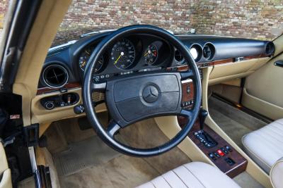 1986 Mercedes - Benz 420 SL &ldquo;The hidden strip is still there&rdquo;